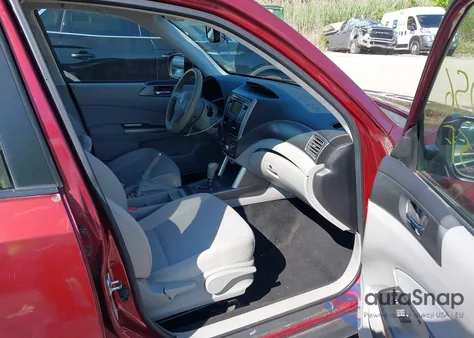 2013 Subaru Forester 2.5X Premium z USA, uszkodzony, nr VIN JF2SHADCXDH446385